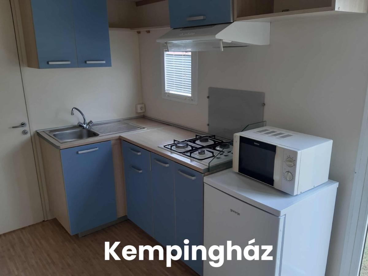 Szarszo Apartman Es Kempinghaz Apartment Balatonszarszo Luaran gambar