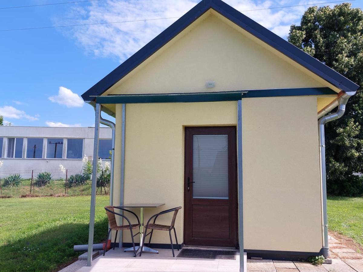 Szarszo Apartman Es Kempinghaz Apartment Balatonszarszo Luaran gambar