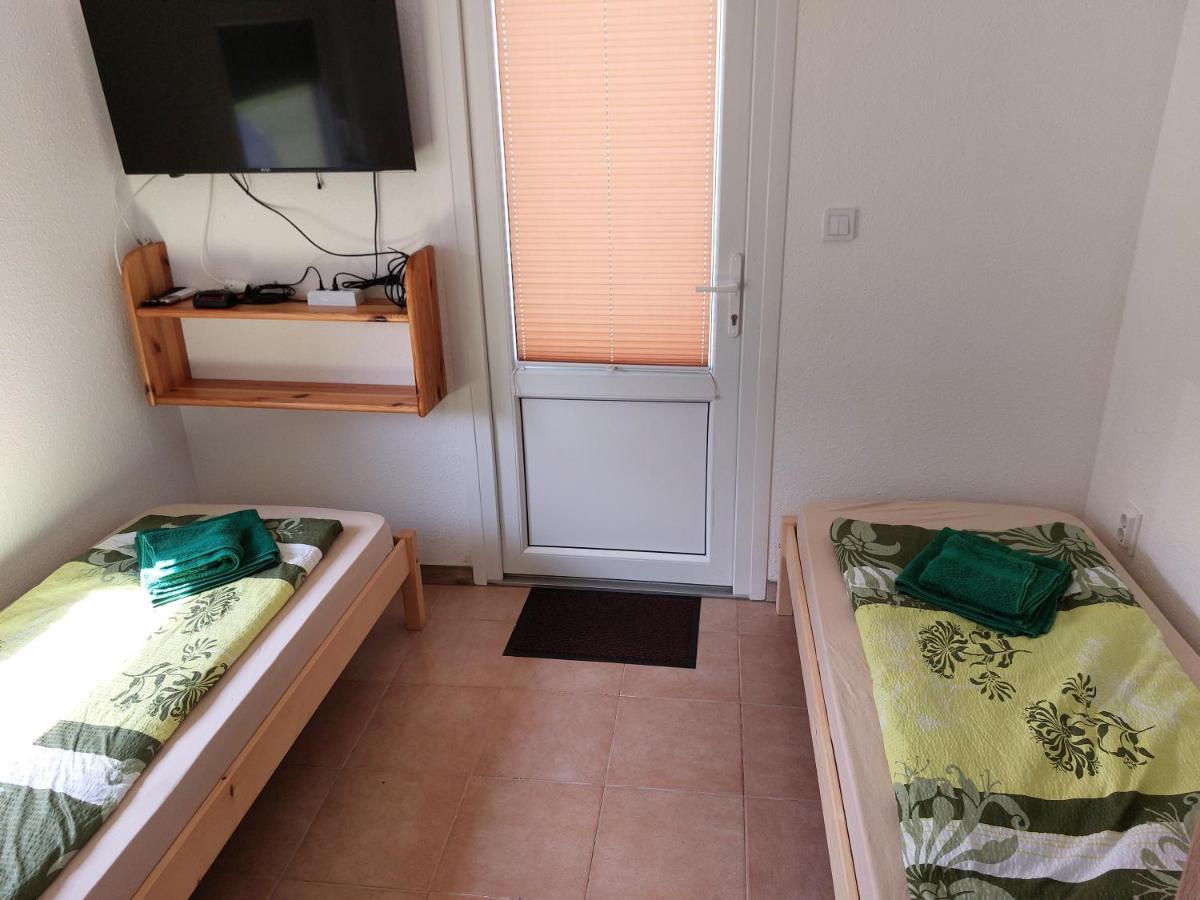 Szarszo Apartman Es Kempinghaz Apartment Balatonszarszo Luaran gambar